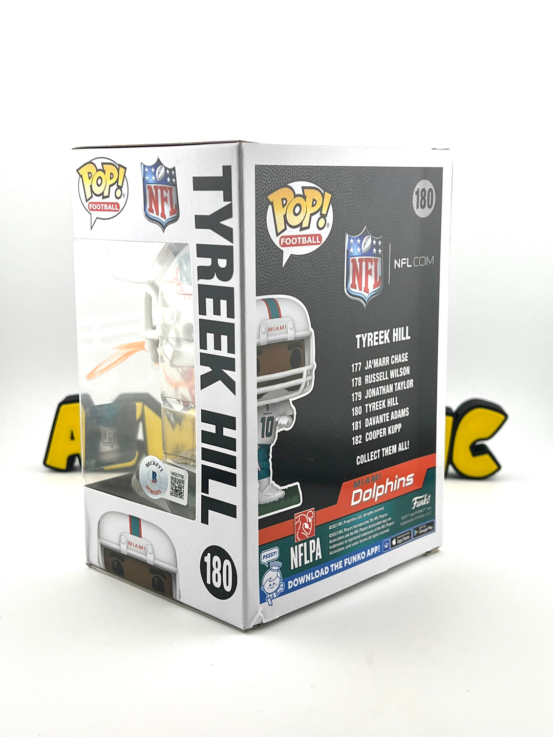 Tyreek Hill 180 Autographed + Beckett Certified - Funko Pop!