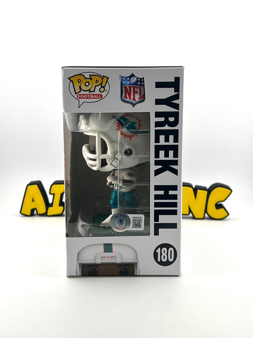 Tyreek Hill 180 Autographed + Beckett Certified - Funko Pop!