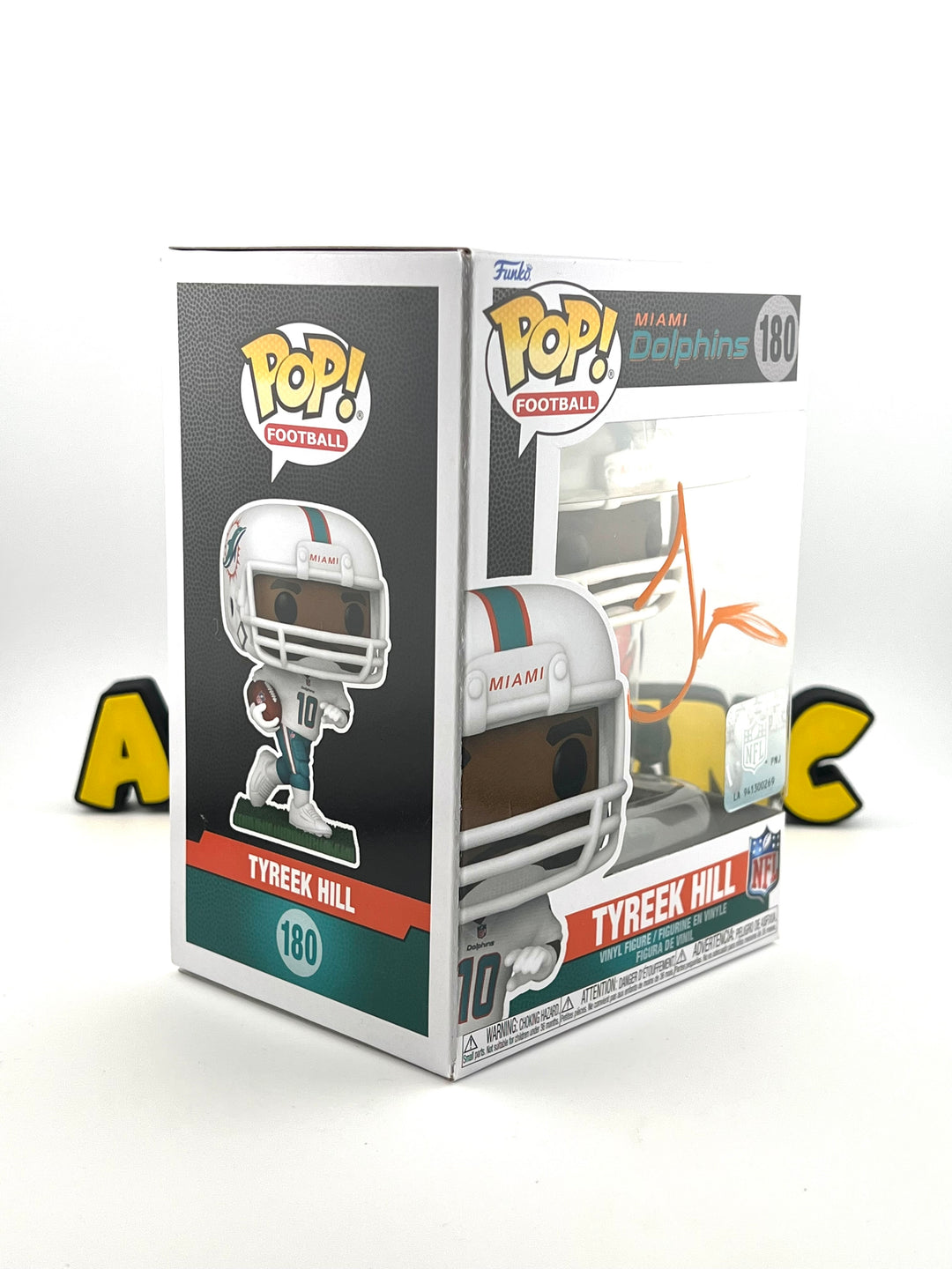 Tyreek Hill 180 Autographed + Beckett Certified - Funko Pop!