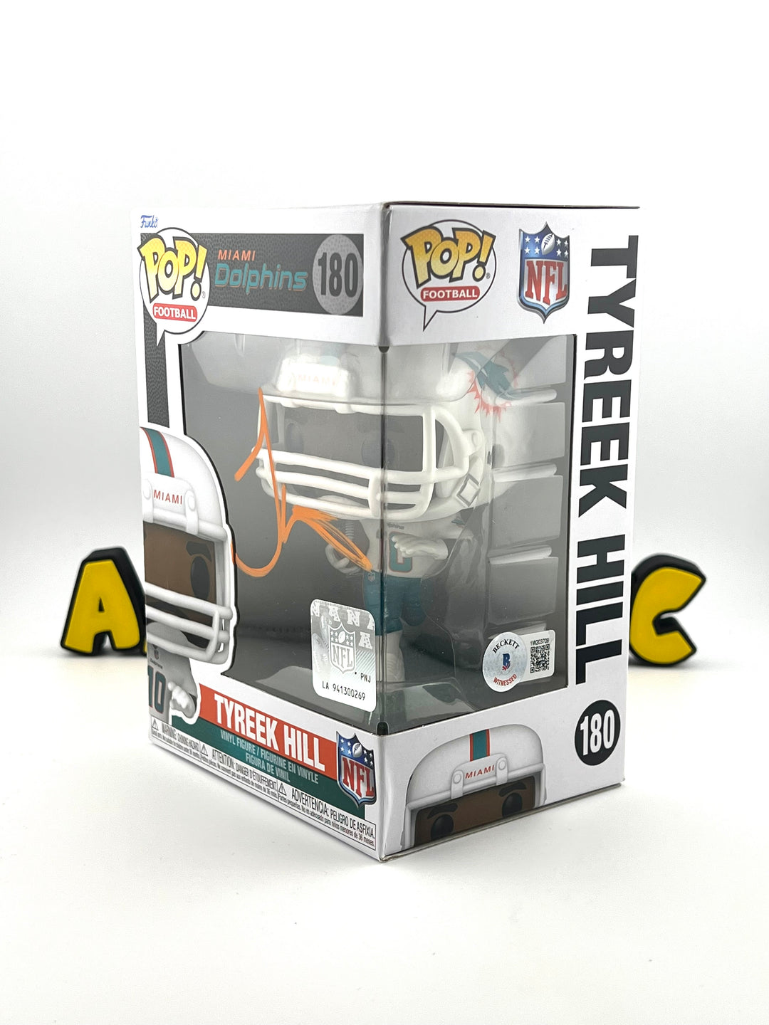 Tyreek Hill 180 Autographed + Beckett Certified - Funko Pop!